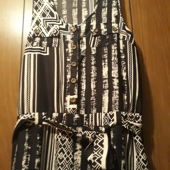 Patterned Jumpsuit - Picture 3 of 4